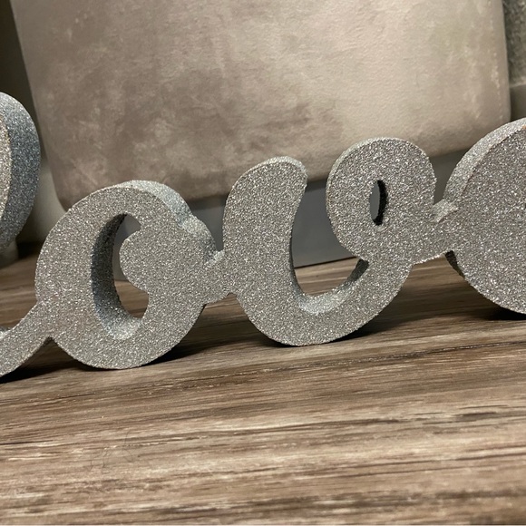 Decor- 𝓛𝓞𝓥𝓔 - Picture 3 of 3